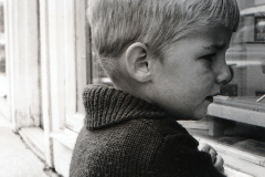 Mats Myrberg på besök hos mormor och morfar i Haparanda 1964.