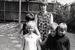 Anna (skymd), Kristina och Mats Myrberg med barnen Molin i Umeå.