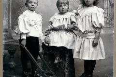 Arvid, Hagar och Greta Nygren, cirka 1896.
