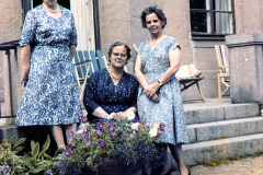 med systrar Marit och Kaijka i Avesta sommaren 1962. Källa: Gunvor Nygren.