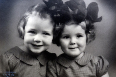 Kerstin och Britta Nygren 1934.