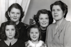 Ingrid, Kerstin, Margareta, Britta och Gunvor Nygren, Ljusdal 1947. Källa: Gunvor Nygren.