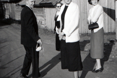Släktmöte i Orsa 1954, fr v. Baard o Marie Grindal, Kerstin och syster Britta.