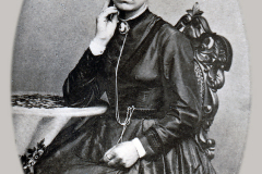 Petera Lange, Wilhelmas mamma.