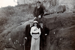Tor Nygren (överst) med syskonen Olle, Greta och Bertil i Varberg 1911.