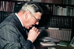 Tor Nygren vid pakettillverkning.