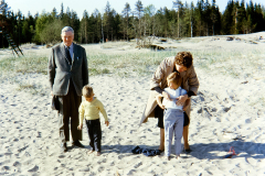 Tor Nygren i Umeå 1963 med Mats, Anna och Kerstin Myrberg.