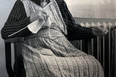 Bestemor 1948 vid besök hos Hjördis i Göteborg . Foto: Kurt Johnsson.